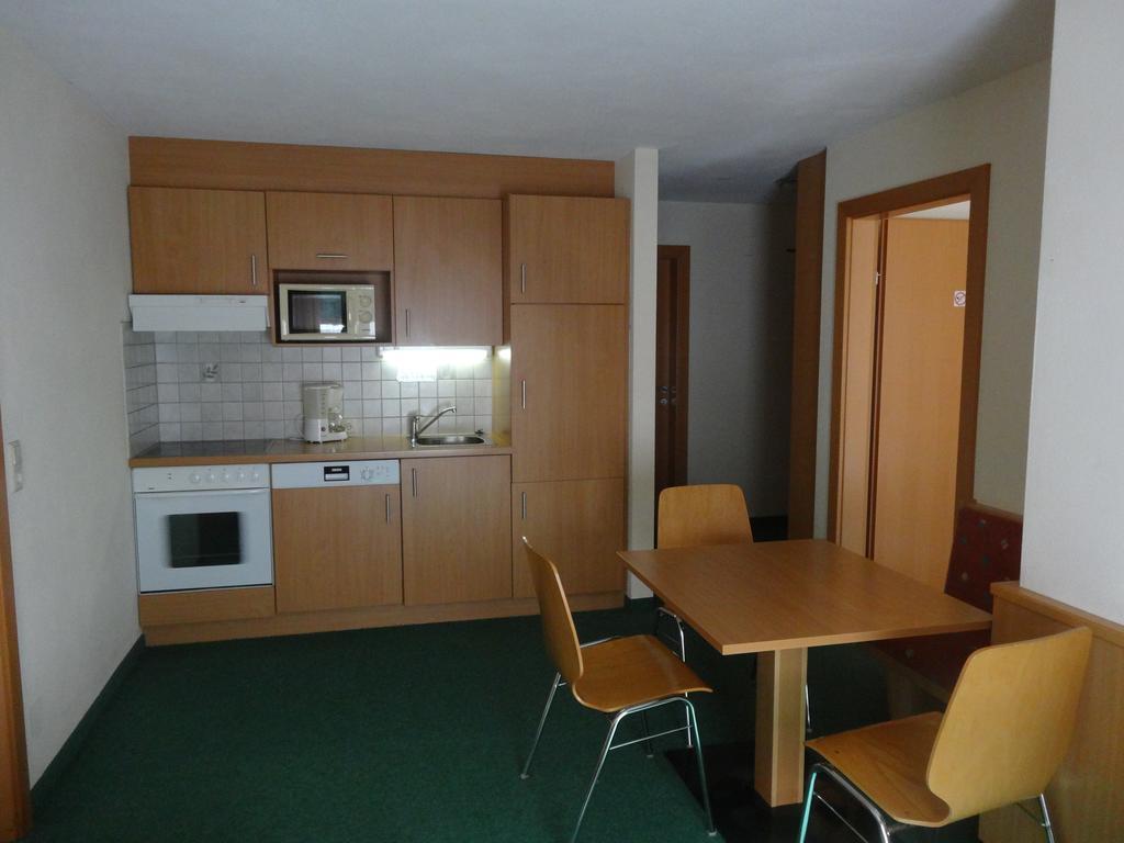 Köflerhof Appartements St. Leonhard im Pitztal Zimmer foto