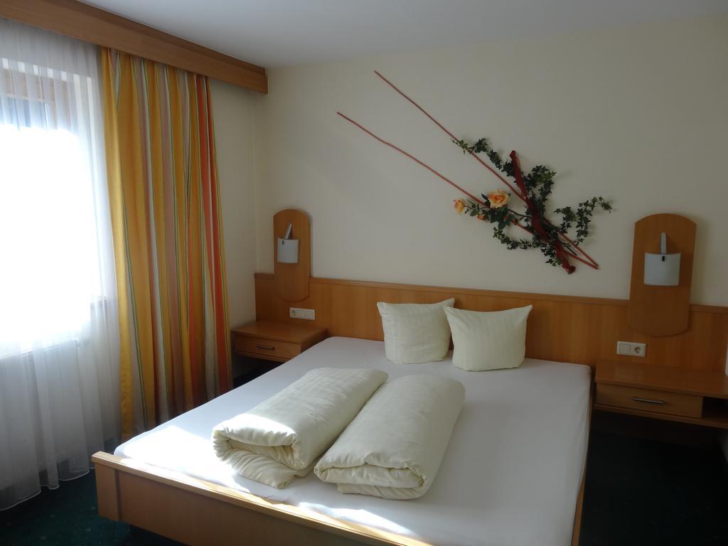 Köflerhof Appartements St. Leonhard im Pitztal Zimmer foto
